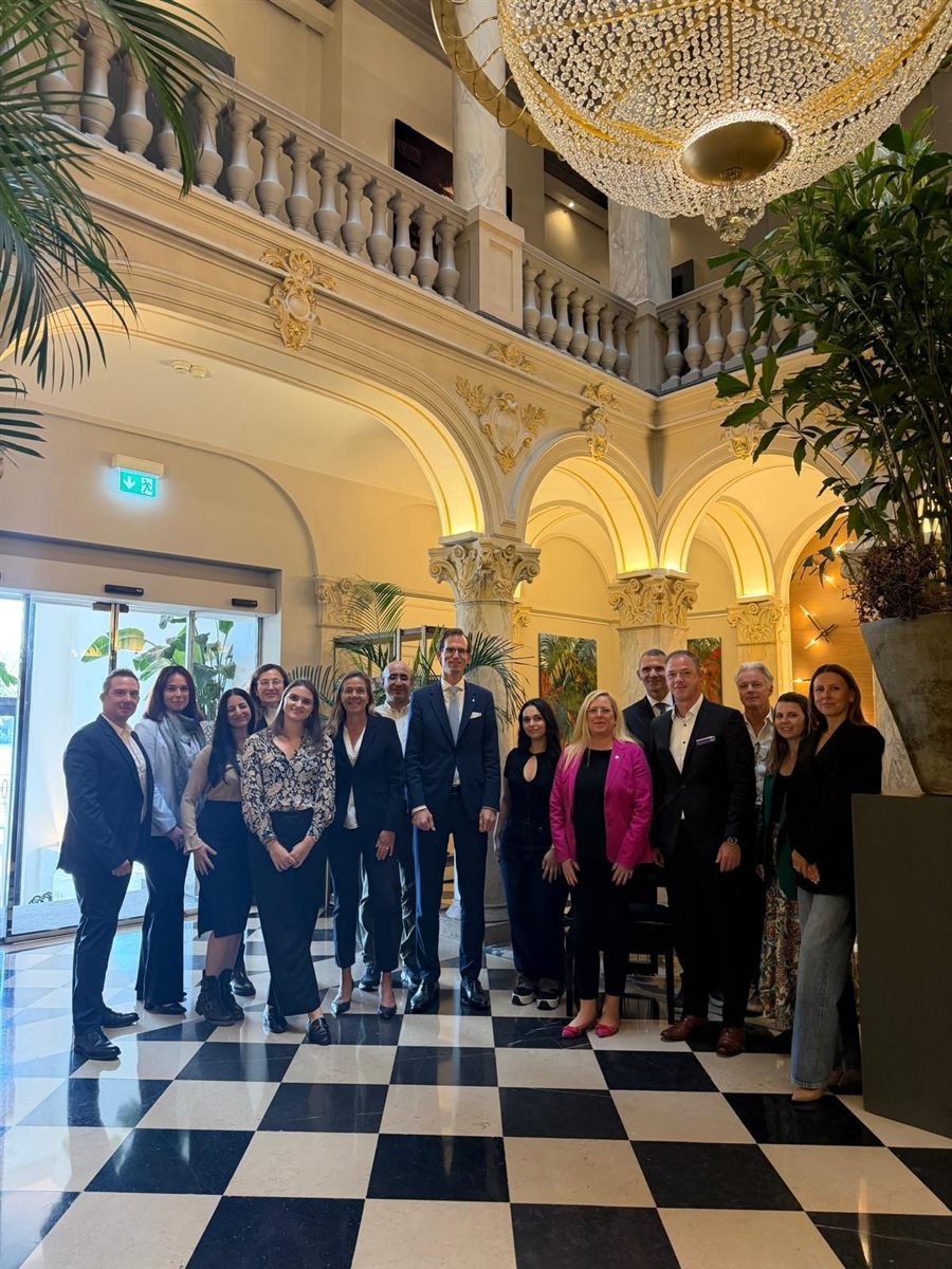 The CEOs of Marriott International hotels in Switzerland and the Alter Start team in the lobby of the Ritz-Carlton Hotel de la Paix, in Geneva